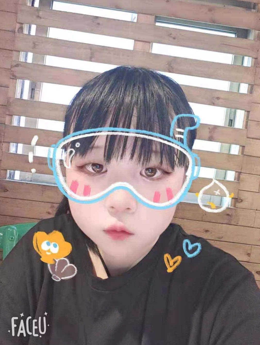 18岁可人的学生妹